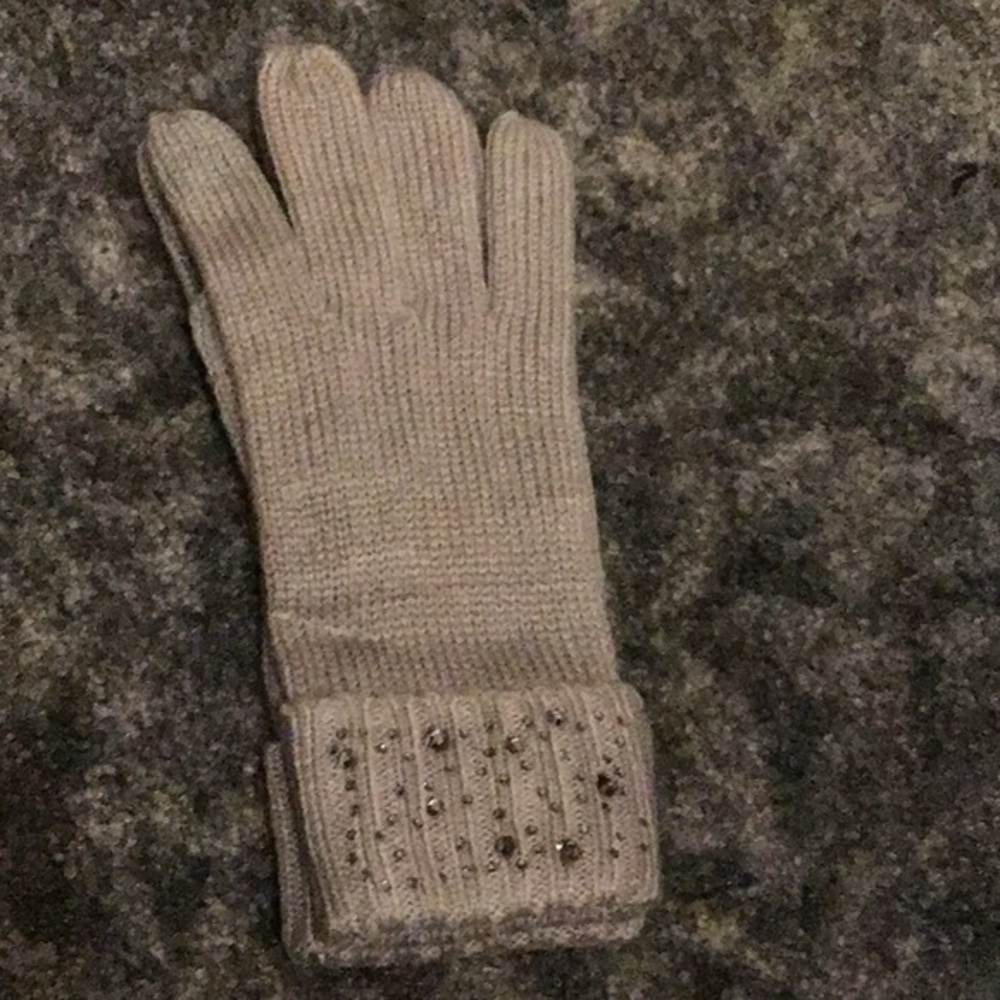 🆕VS Grey embellished gloves